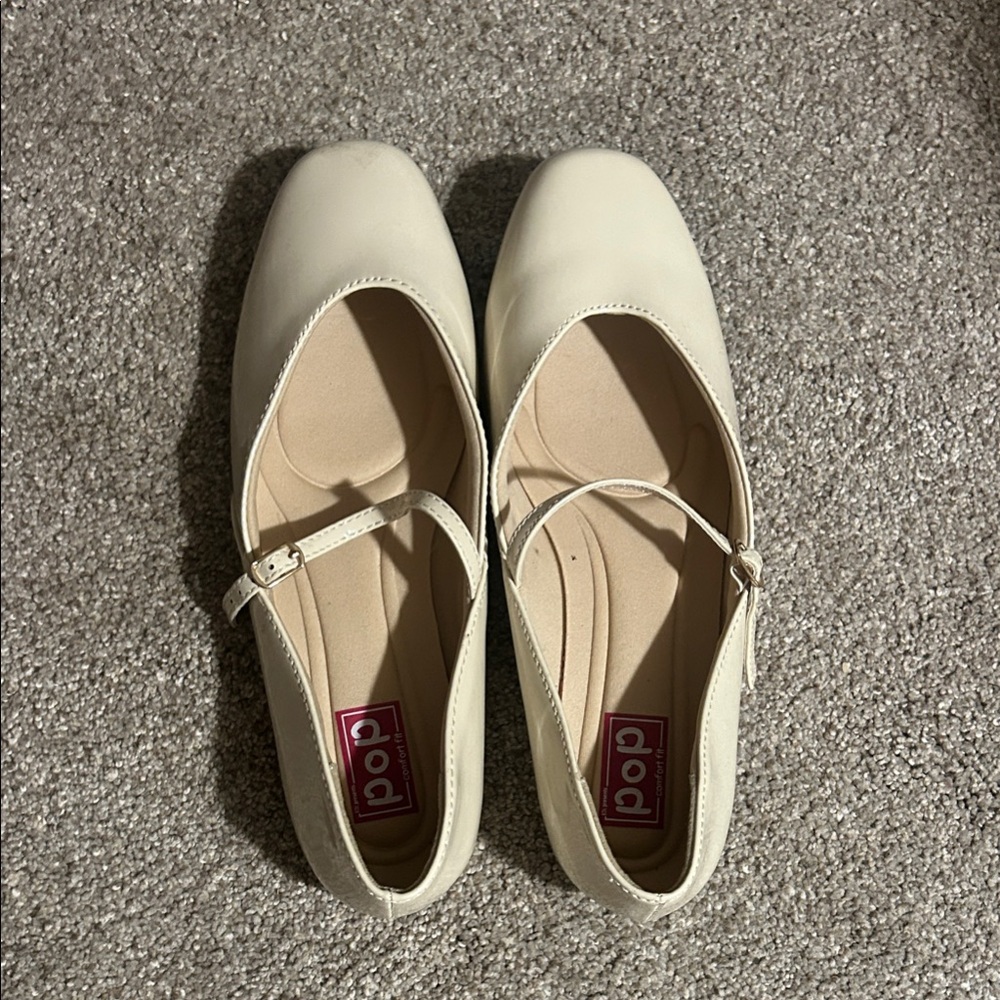 POP ICON CLOTHING Elegant Cream Loafers